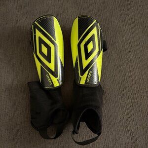 Umbro Junior Stirrup Soccer Shinguards Size Small For Height 3'11-4'7"